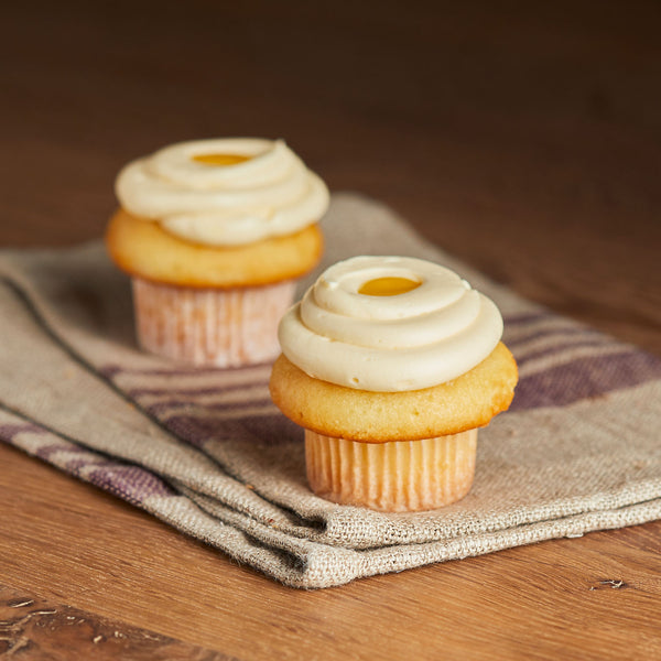 THE MINI CUPCAKE for MEAL ミニカップケーキの本と雑貨 Two Dozen Mini Cupcakes | Little Miss Cupcape